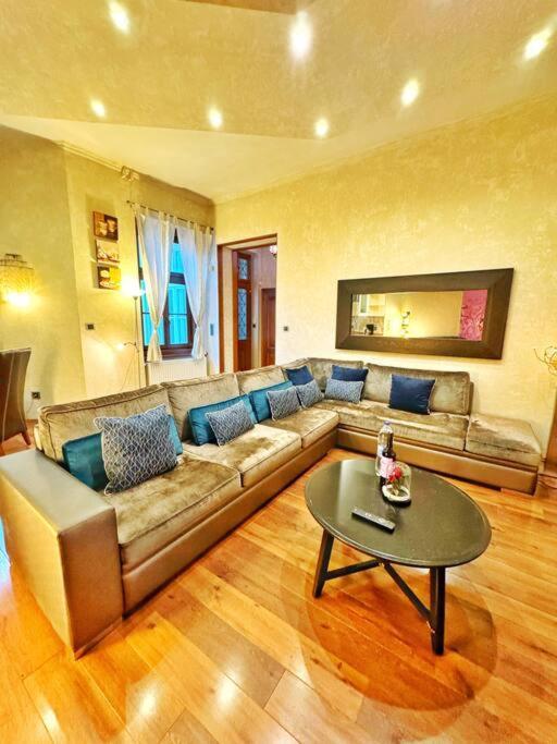 Ultra Central Apartment / 10 Ppl Budapest Exterior photo